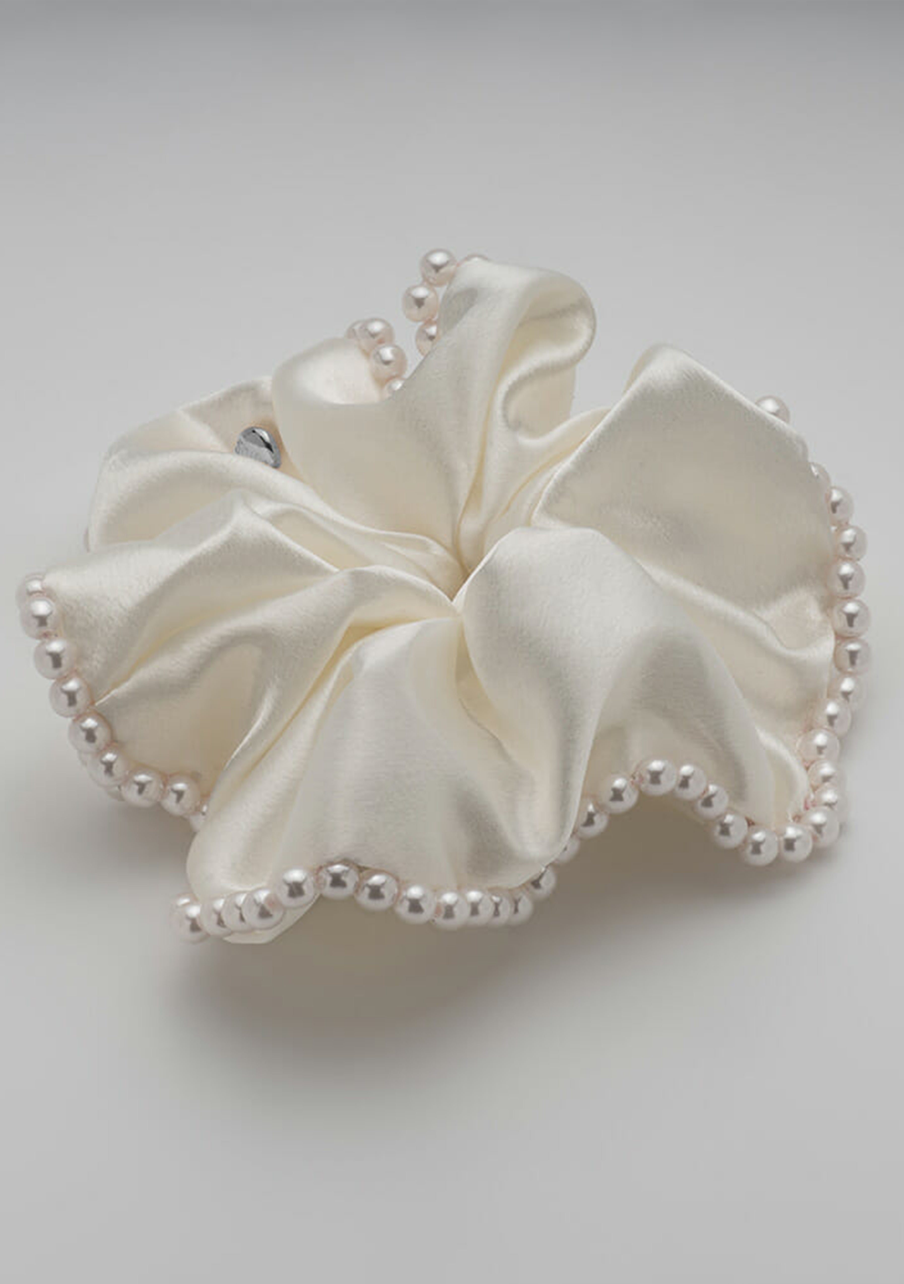 SCHO Ariel Luxx White Satin Scrunchie Gold label WHITE