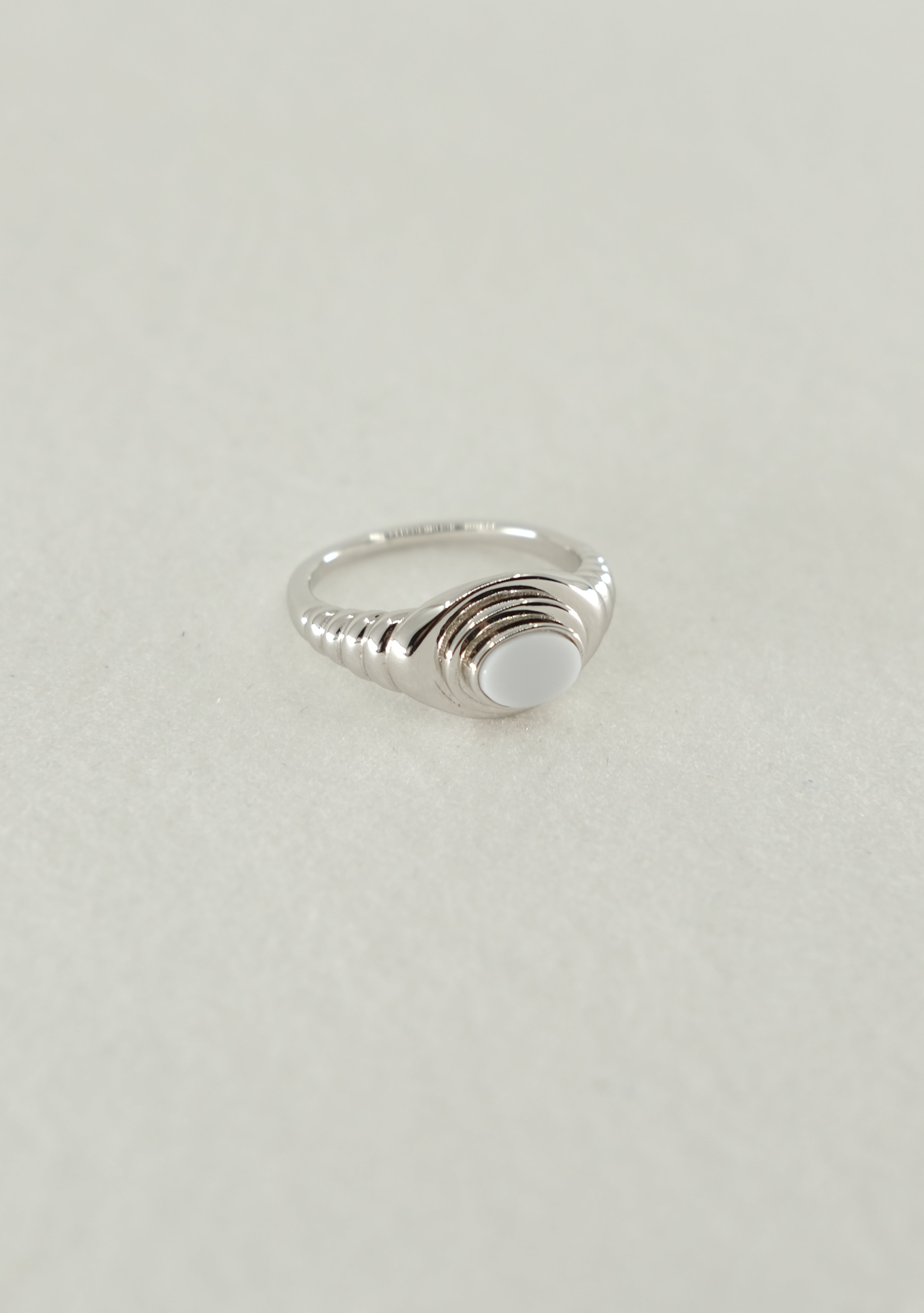 PUPIL CASKET Radial Crystal Ring White