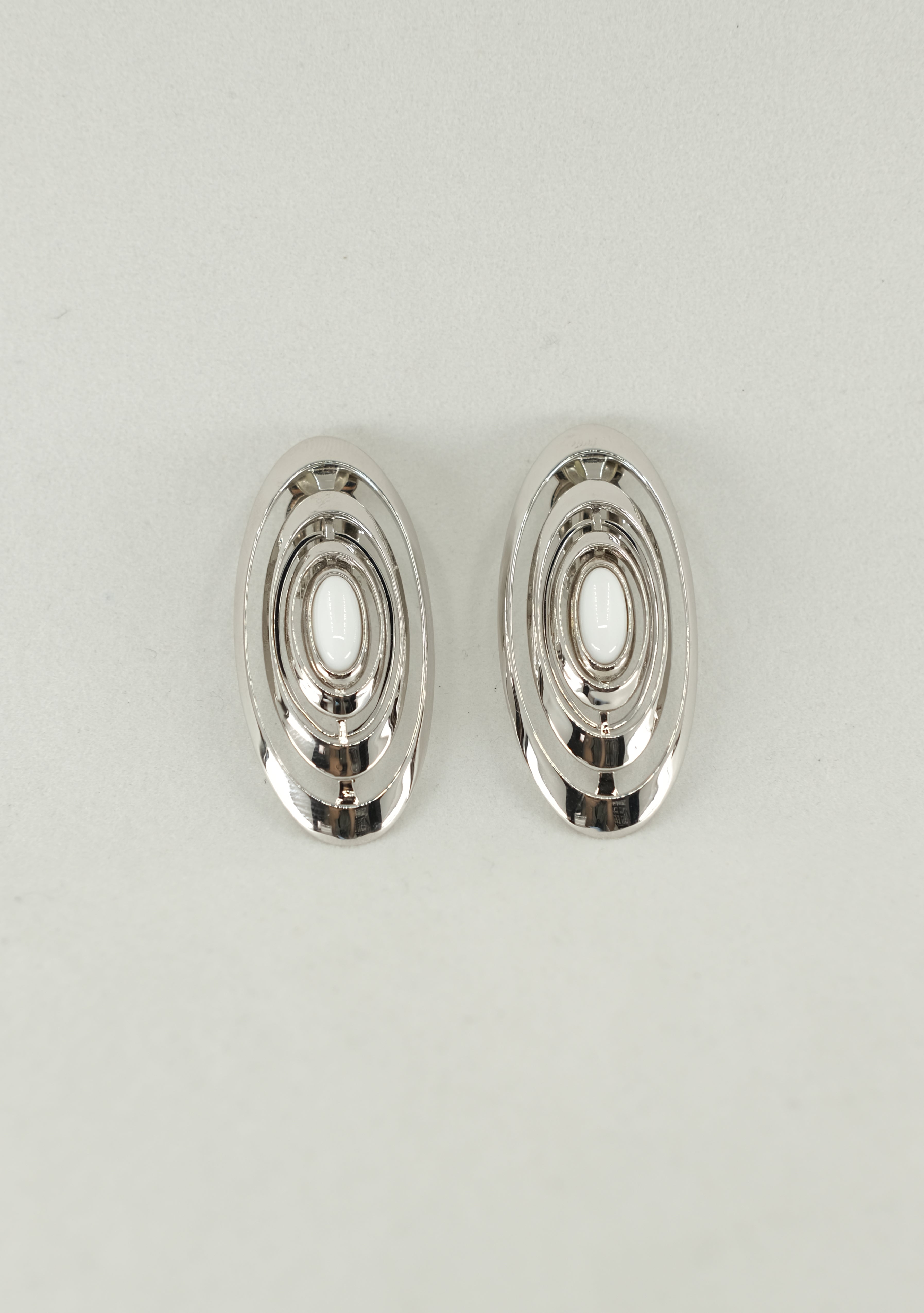 PUPIL CASKET  Pearl strip Mistline Earring