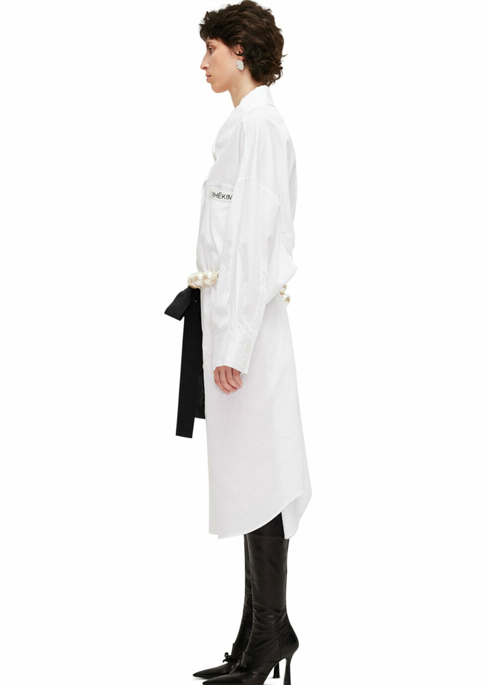 キムヘキム Big Faux-Pearlネックレス（White)安全発送 KIMHEKIM BIG RIBBON EMBELLISHED FAUX-PEARL NECKLACE (WHITE